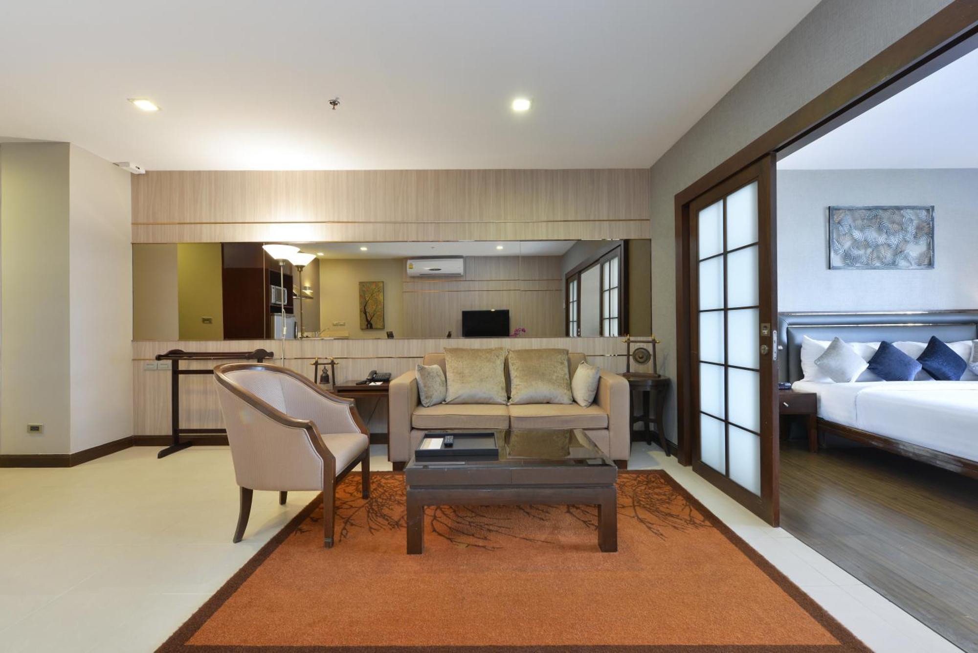 Grand Asoke Suites Boutique Residence Bangkok Exterior photo